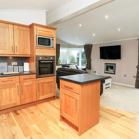 3 The Fairway Villa Cottingham  Ngoại thất bức ảnh